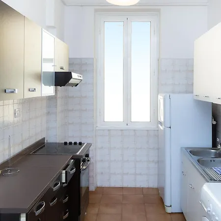 Jenner By In Apartment Rome
