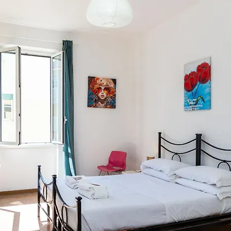 Jenner By In Apartment Rome